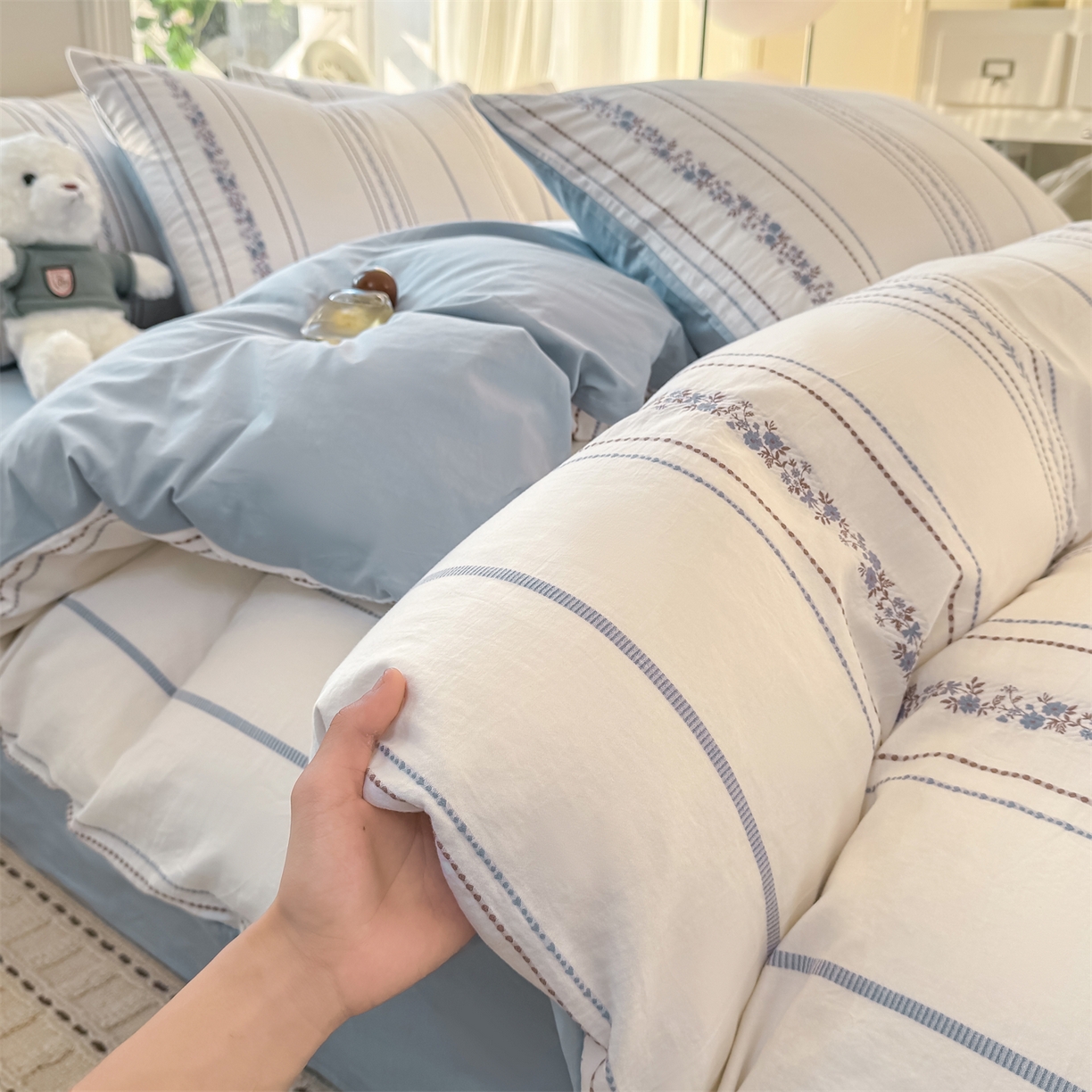 91家纺网 家纺一手货源 找家纺 灰鲸 2026新款A类全棉纯棉色织提花四件套 罗兰-蓝