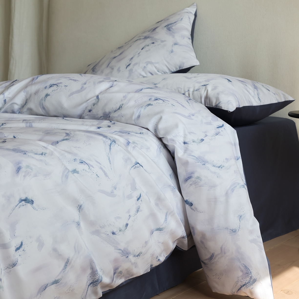 91家纺网 家纺一手货源 找家纺 ONE TWO ONE 121 【会员-20】【控价商品】【提供买家秀】【专版花型】2026新款100s长绒棉全棉床上用品数码印花四件套-听潮絮语 听潮絮语-海蓝