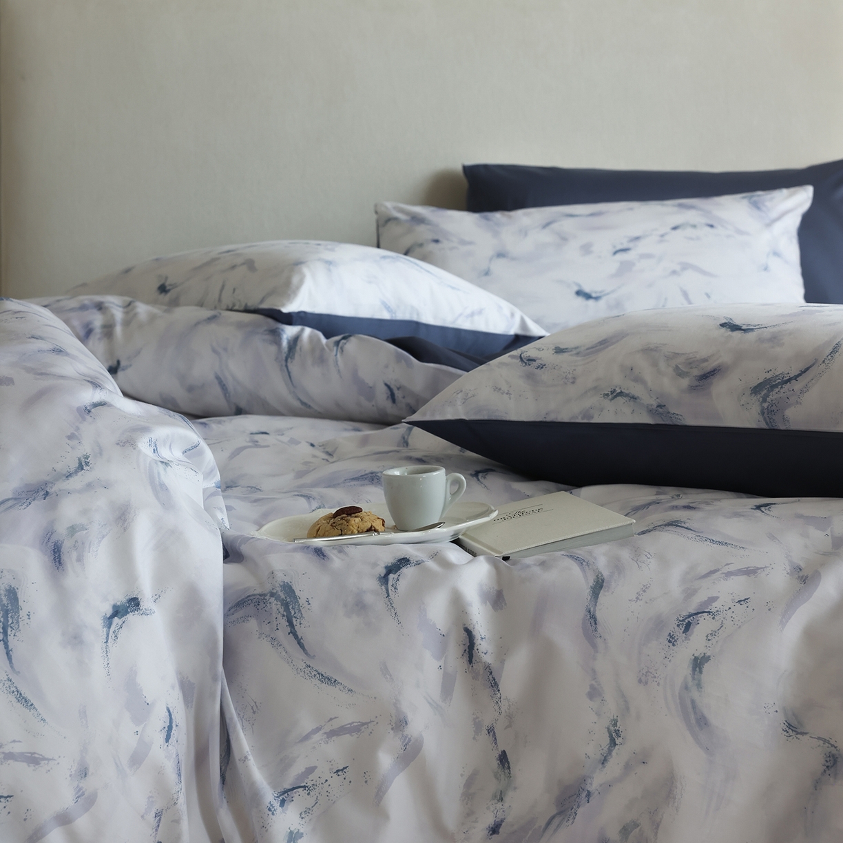 91家纺网 家纺一手货源 找家纺 ONE TWO ONE 121 【会员-20】【控价商品】【提供买家秀】【专版花型】2026新款100s长绒棉全棉床上用品数码印花四件套-听潮絮语 听潮絮语-海蓝