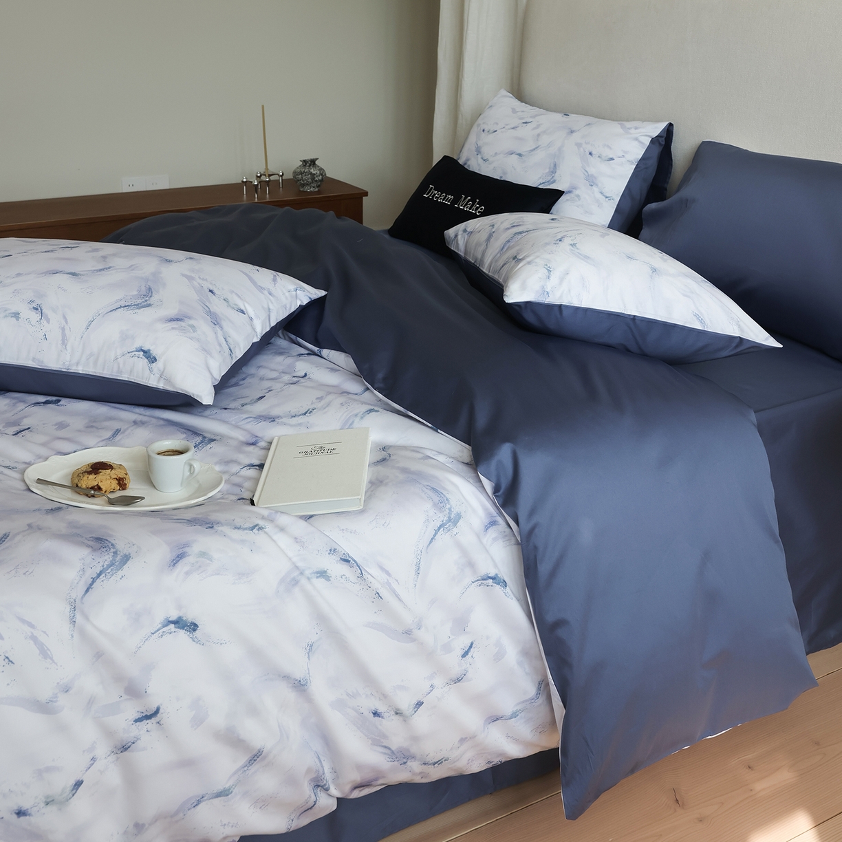 91家纺网 家纺一手货源 找家纺 ONE TWO ONE 121 【会员-20】【控价商品】【提供买家秀】【专版花型】2026新款100s长绒棉全棉床上用品数码印花四件套-听潮絮语 听潮絮语-海蓝