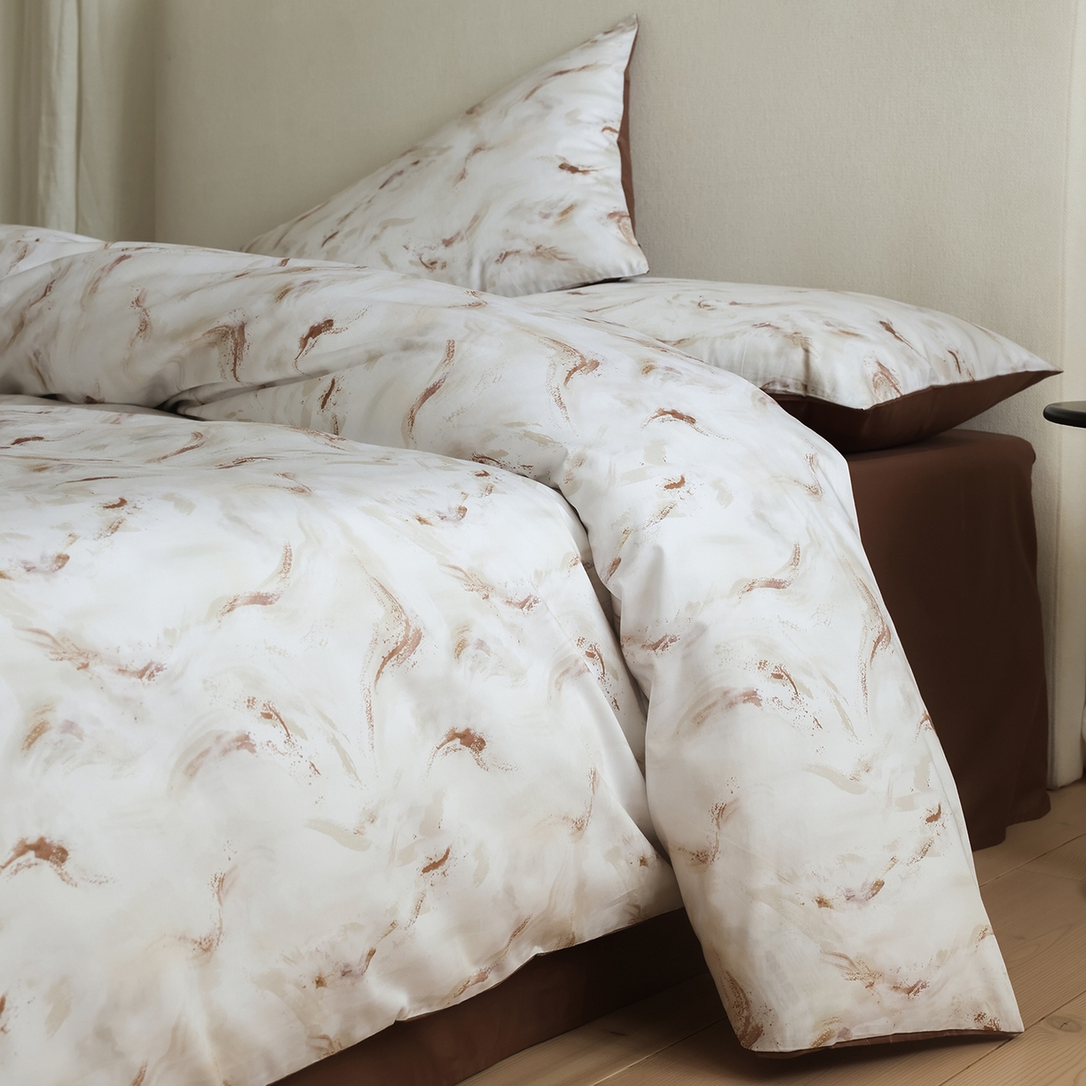 91家纺网 家纺一手货源 找家纺 ONE TWO ONE 121 【会员-20】【控价商品】【提供买家秀】【专版花型】2026新款100s长绒棉全棉床上用品数码印花四件套-听潮絮语 听潮絮语-暖咖