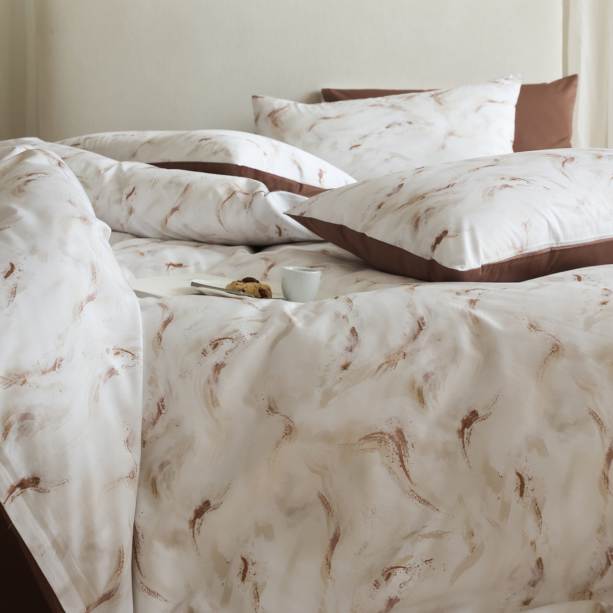 91家纺网 家纺一手货源 找家纺 ONE TWO ONE 121 【会员-20】【控价商品】【提供买家秀】【专版花型】2026新款100s长绒棉全棉床上用品数码印花四件套-听潮絮语 听潮絮语-暖咖