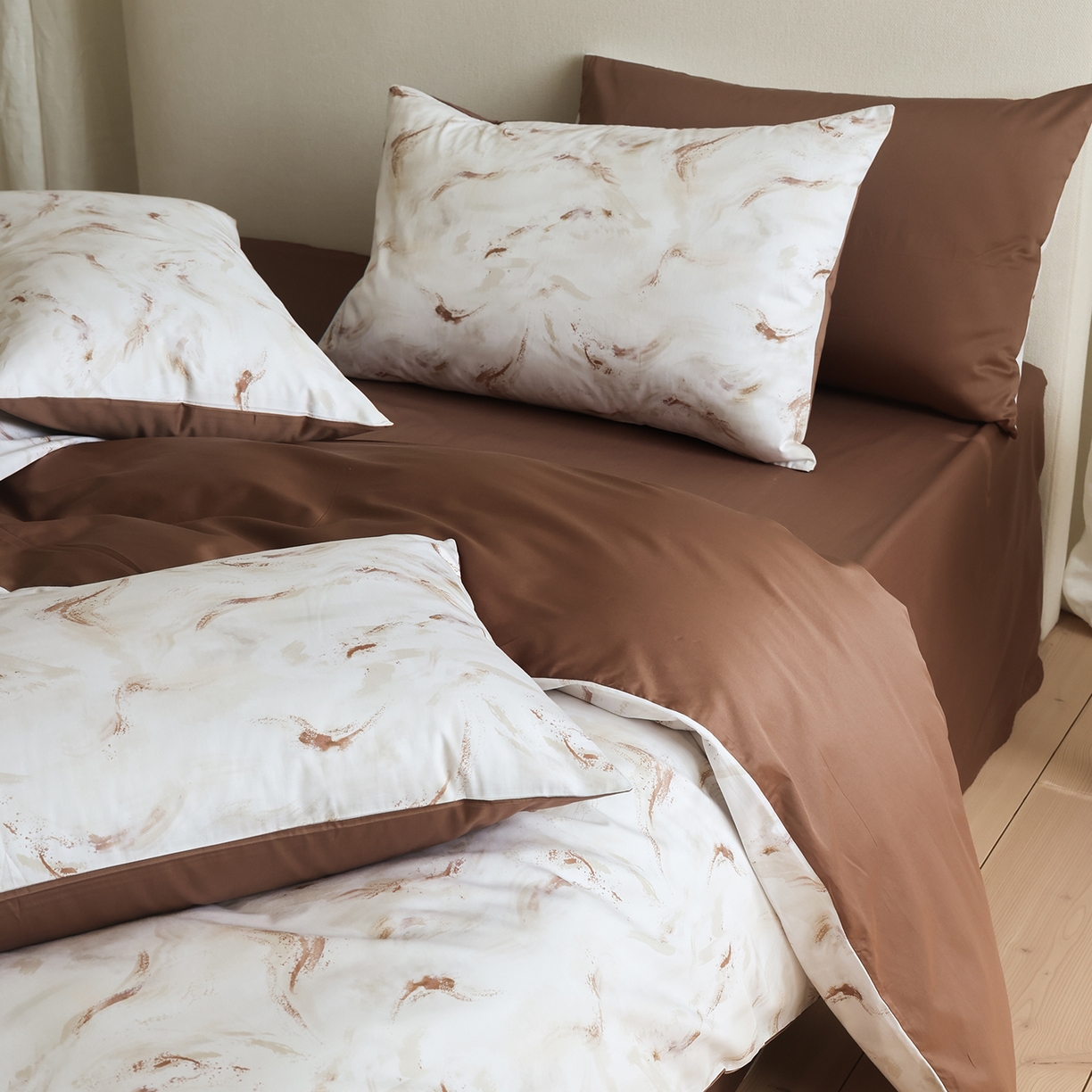 91家纺网 家纺一手货源 找家纺 ONE TWO ONE 121 【会员-20】【控价商品】【提供买家秀】【专版花型】2026新款100s长绒棉全棉床上用品数码印花四件套-听潮絮语 听潮絮语-暖咖