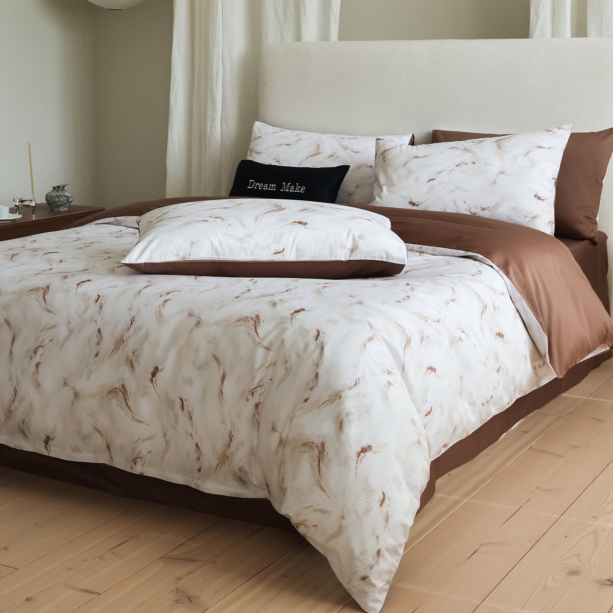 91家纺网 家纺一手货源 找家纺 ONE TWO ONE 121 【会员-20】【控价商品】【提供买家秀】【专版花型】2026新款100s长绒棉全棉床上用品数码印花四件套-听潮絮语 听潮絮语-暖咖