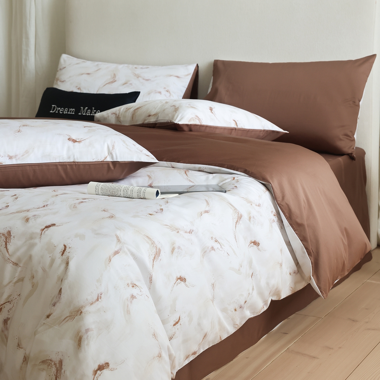 91家纺网 家纺一手货源 找家纺 ONE TWO ONE 121 【会员-20】【控价商品】【提供买家秀】【专版花型】2026新款100s长绒棉全棉床上用品数码印花四件套-听潮絮语 听潮絮语-暖咖