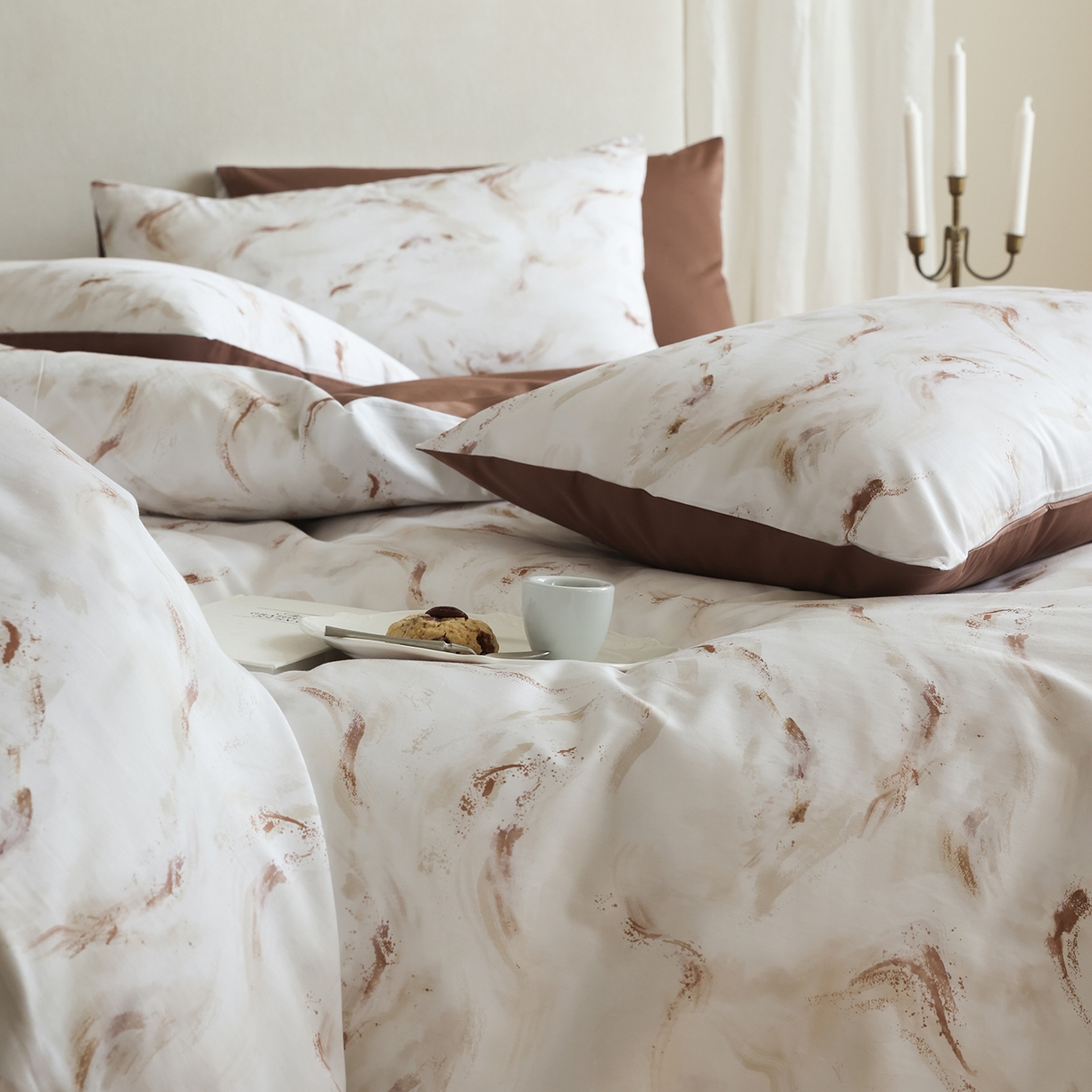 91家纺网 家纺一手货源 找家纺 ONE TWO ONE 121 【会员-20】【控价商品】【提供买家秀】【专版花型】2026新款100s长绒棉全棉床上用品数码印花四件套-听潮絮语 听潮絮语-暖咖