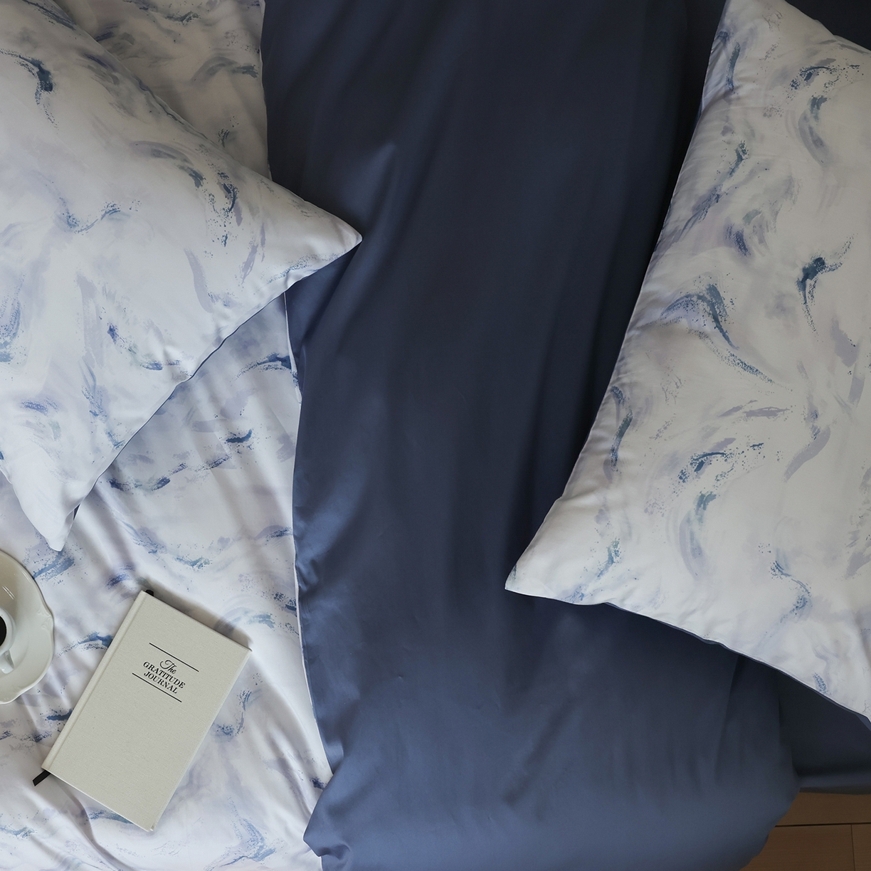 91家纺网 家纺一手货源 找家纺 ONE TWO ONE 121 【会员-20】【控价商品】【提供买家秀】【专版花型】2026新款100s长绒棉全棉床上用品数码印花四件套-听潮絮语 听潮絮语-海蓝