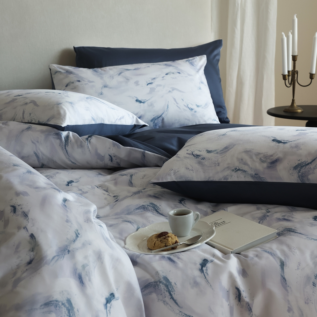 91家纺网 家纺一手货源 找家纺 ONE TWO ONE 121 【会员-20】【控价商品】【提供买家秀】【专版花型】2026新款100s长绒棉全棉床上用品数码印花四件套-听潮絮语 听潮絮语-海蓝