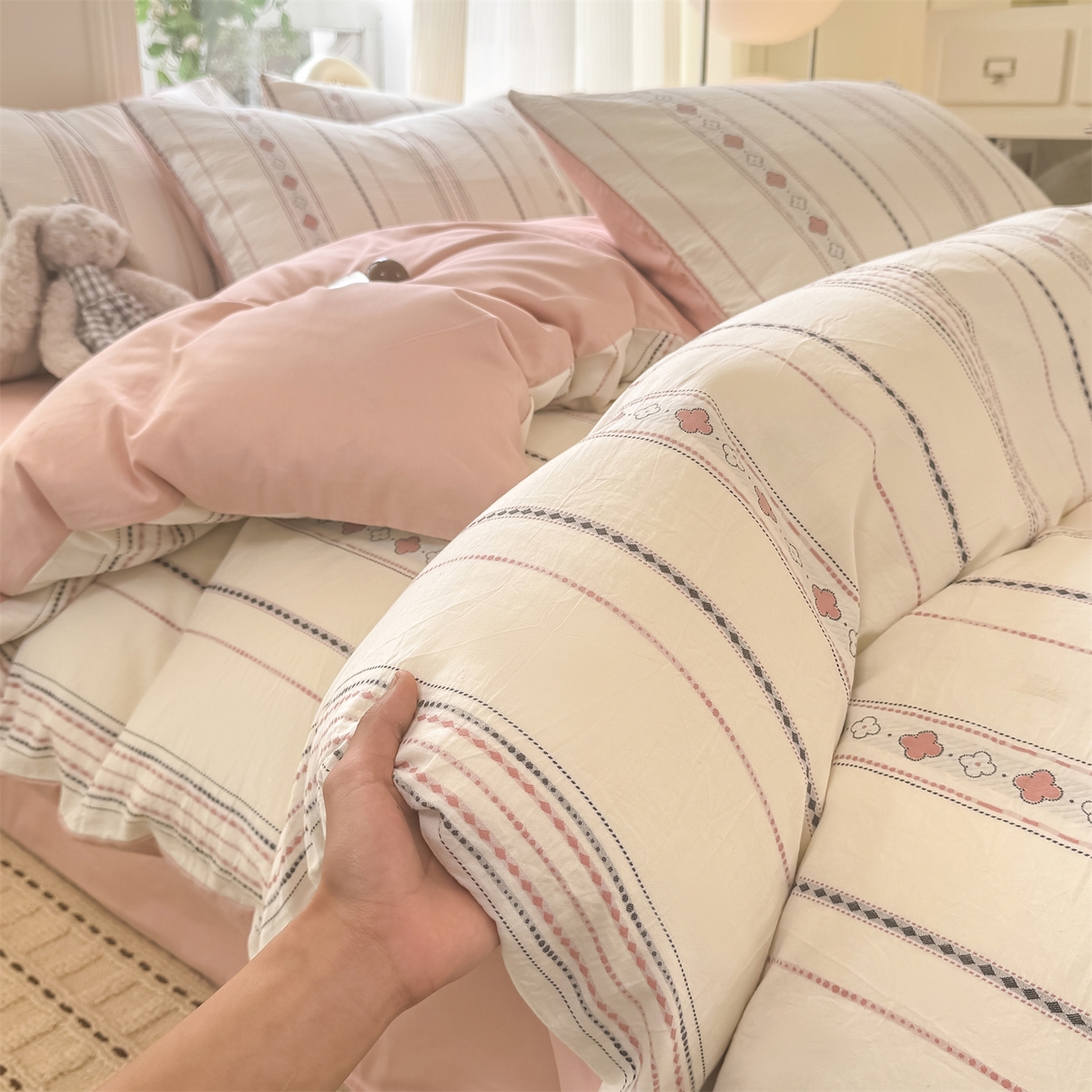 91家纺网 家纺一手货源 找家纺 灰鲸 2026新款A类全棉纯棉色织提花四件套 四叶星语-粉