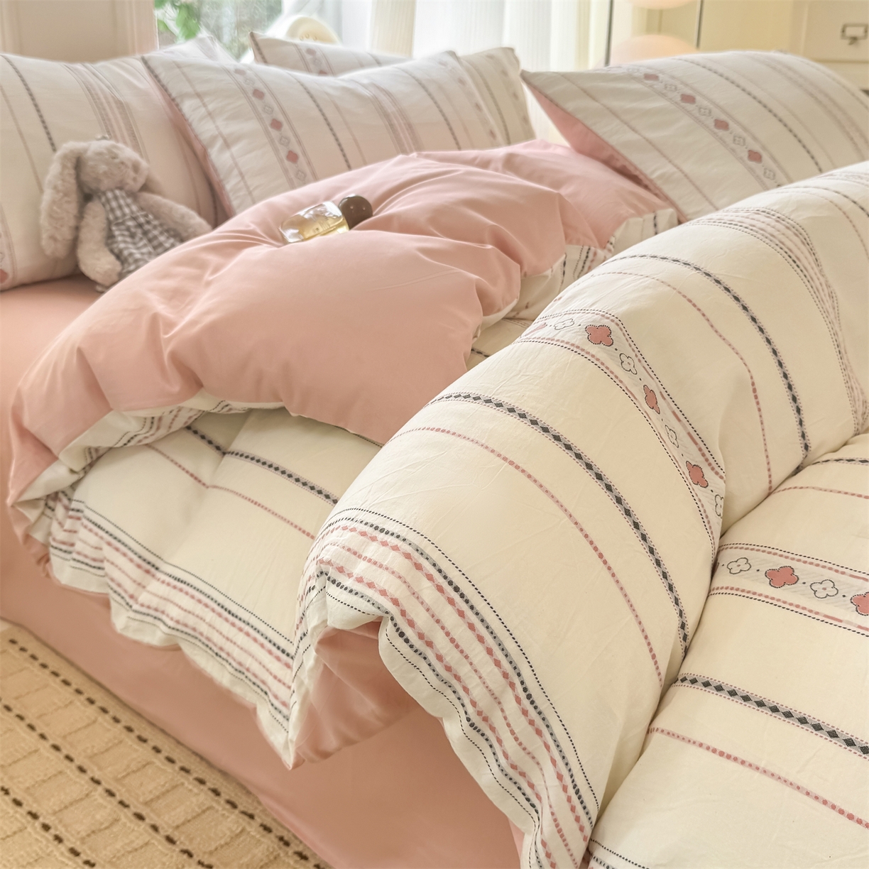 91家纺网 家纺一手货源 找家纺 灰鲸 2026新款A类全棉纯棉色织提花四件套 四叶星语-粉