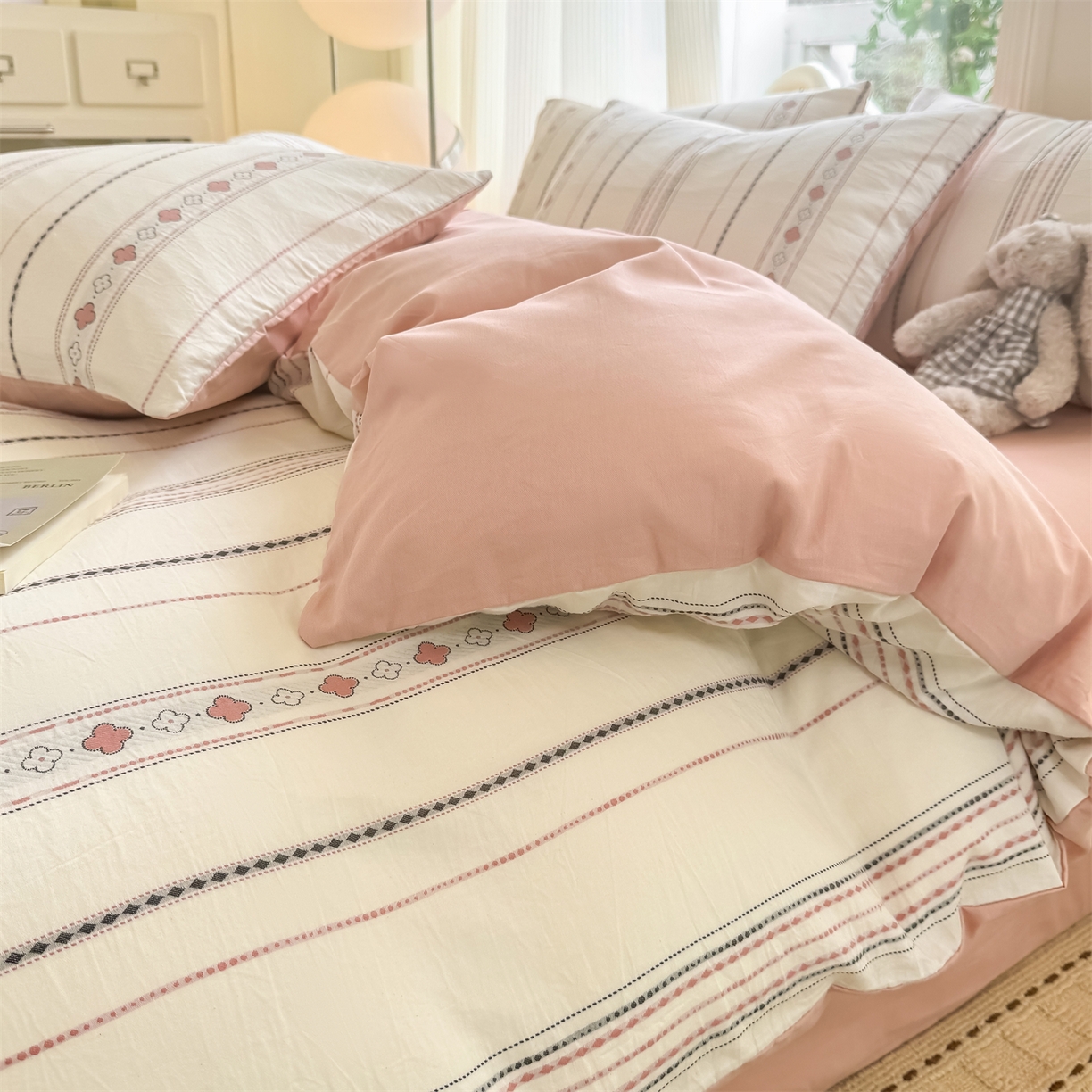 91家纺网 家纺一手货源 找家纺 灰鲸 2026新款A类全棉纯棉色织提花四件套 四叶星语-粉