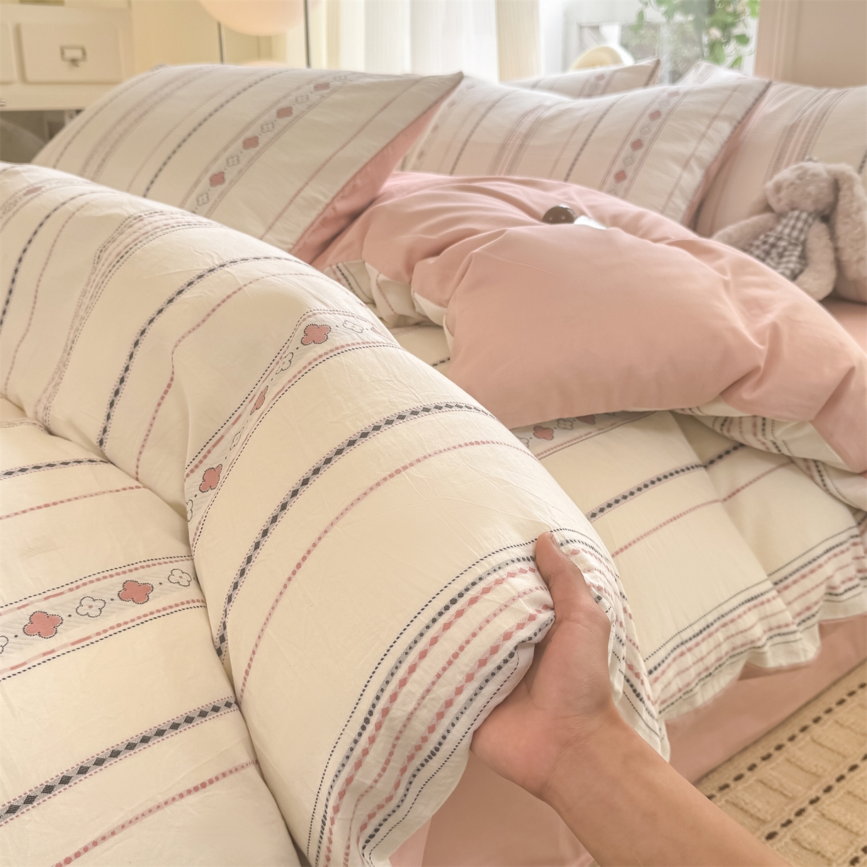 91家纺网 家纺一手货源 找家纺 灰鲸 2026新款A类全棉纯棉色织提花四件套 四叶星语-粉