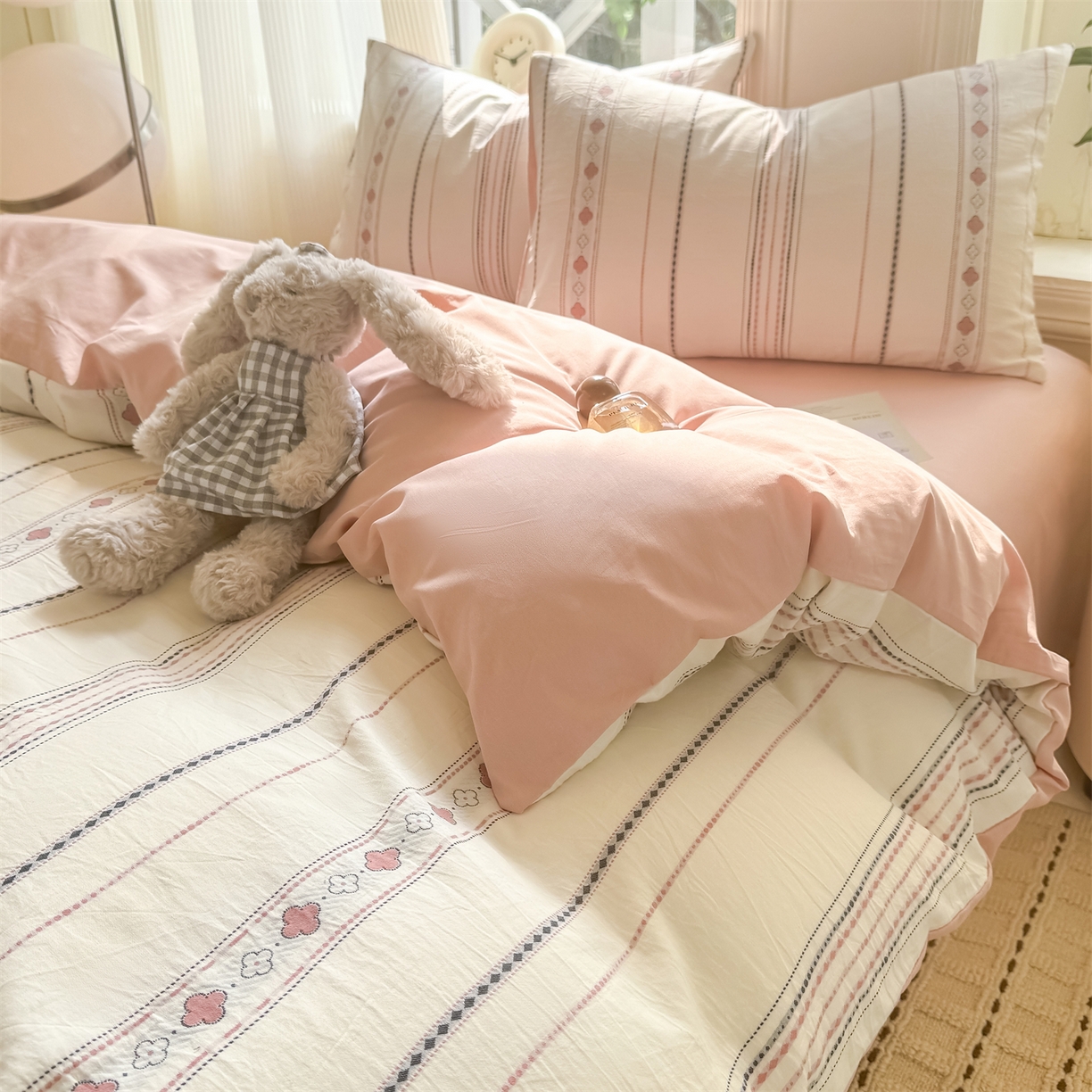 91家纺网 家纺一手货源 找家纺 灰鲸 2026新款A类全棉纯棉色织提花四件套 四叶星语-粉