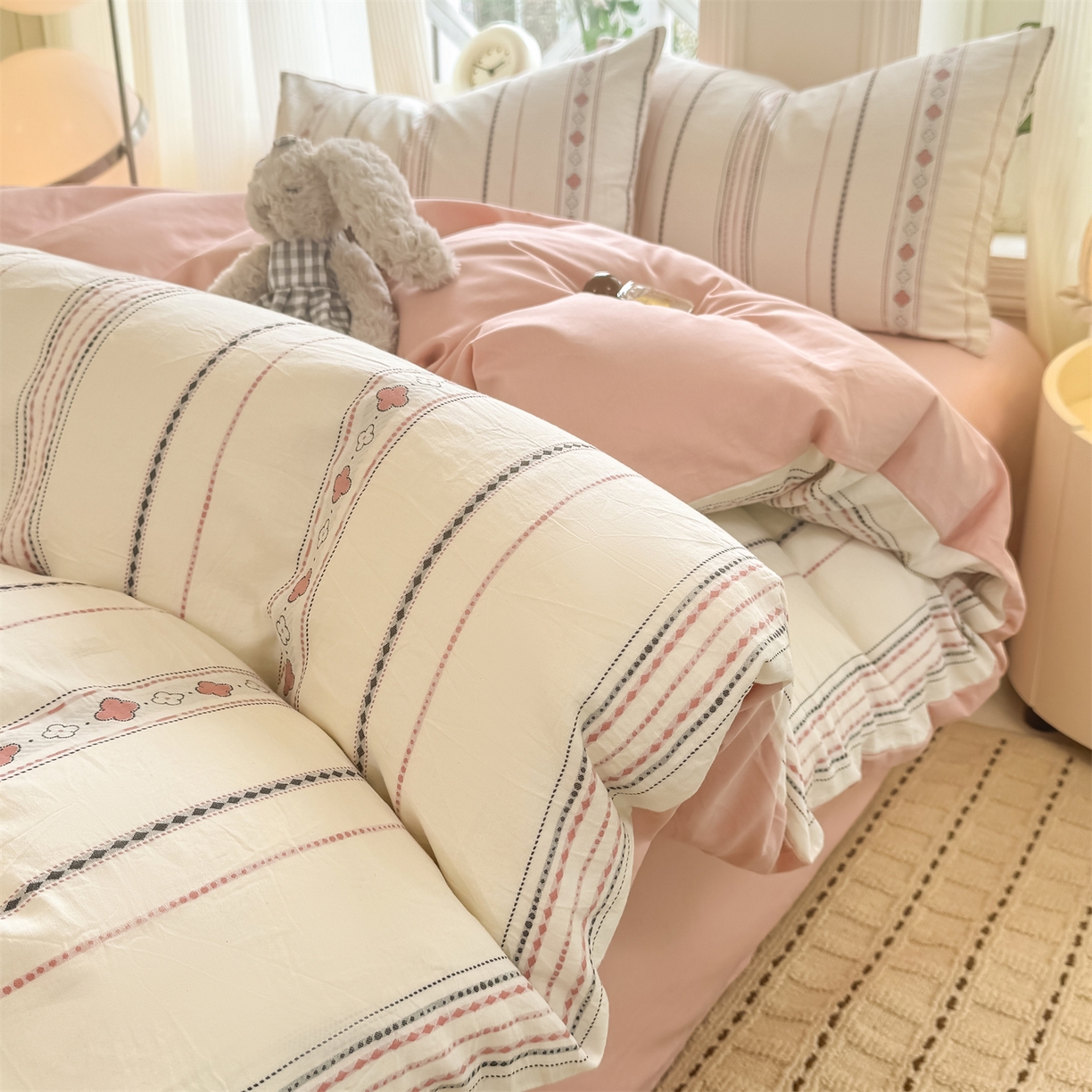 91家纺网 家纺一手货源 找家纺 灰鲸 2026新款A类全棉纯棉色织提花四件套 四叶星语-粉