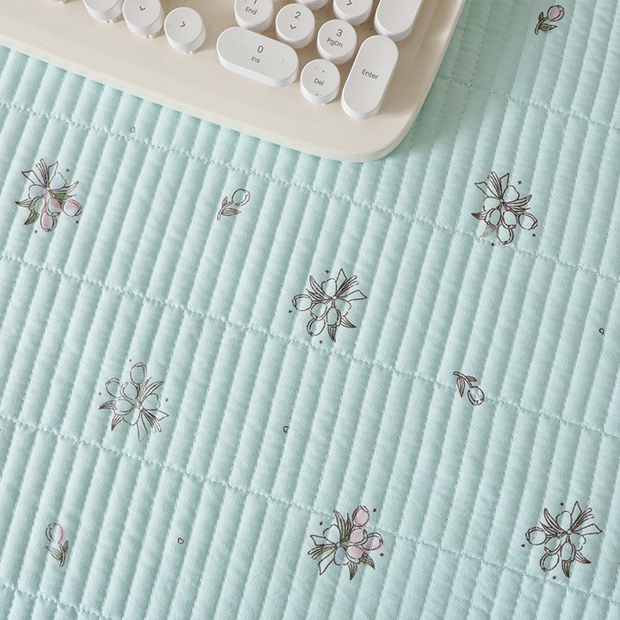 91家纺网 家纺一手货源 找家纺 诗雅 2026新款简约夹棉床盖 花束