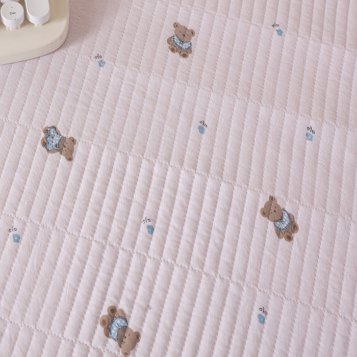 91家纺网 家纺一手货源 找家纺 诗雅 2026新款简约夹棉床盖 可爱熊