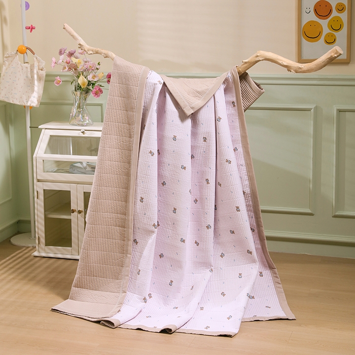 91家纺网 家纺一手货源 找家纺 诗雅 2026新款简约夹棉床盖 可爱熊