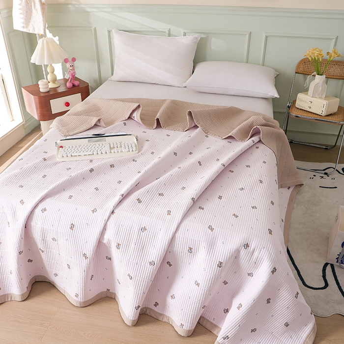 91家纺网 家纺一手货源 找家纺 诗雅 2026新款简约夹棉床盖 可爱熊