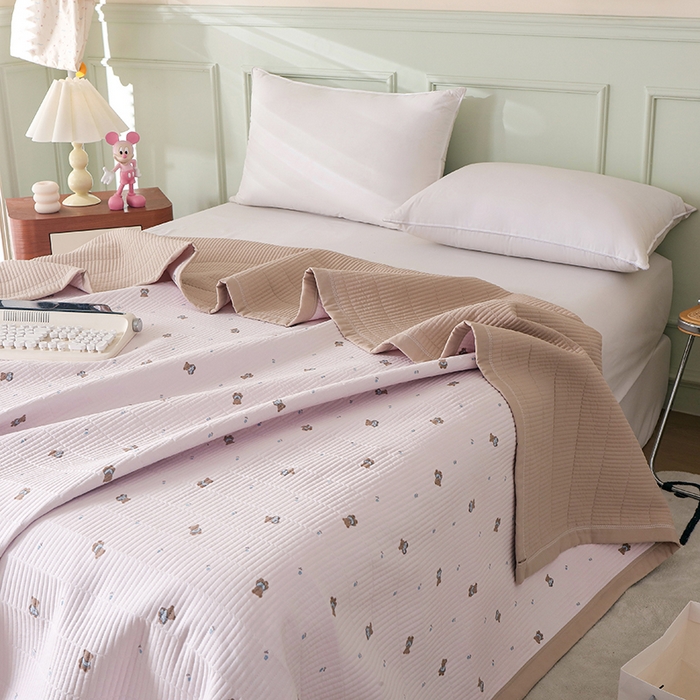 91家纺网 家纺一手货源 找家纺 诗雅 2026新款简约夹棉床盖 可爱熊