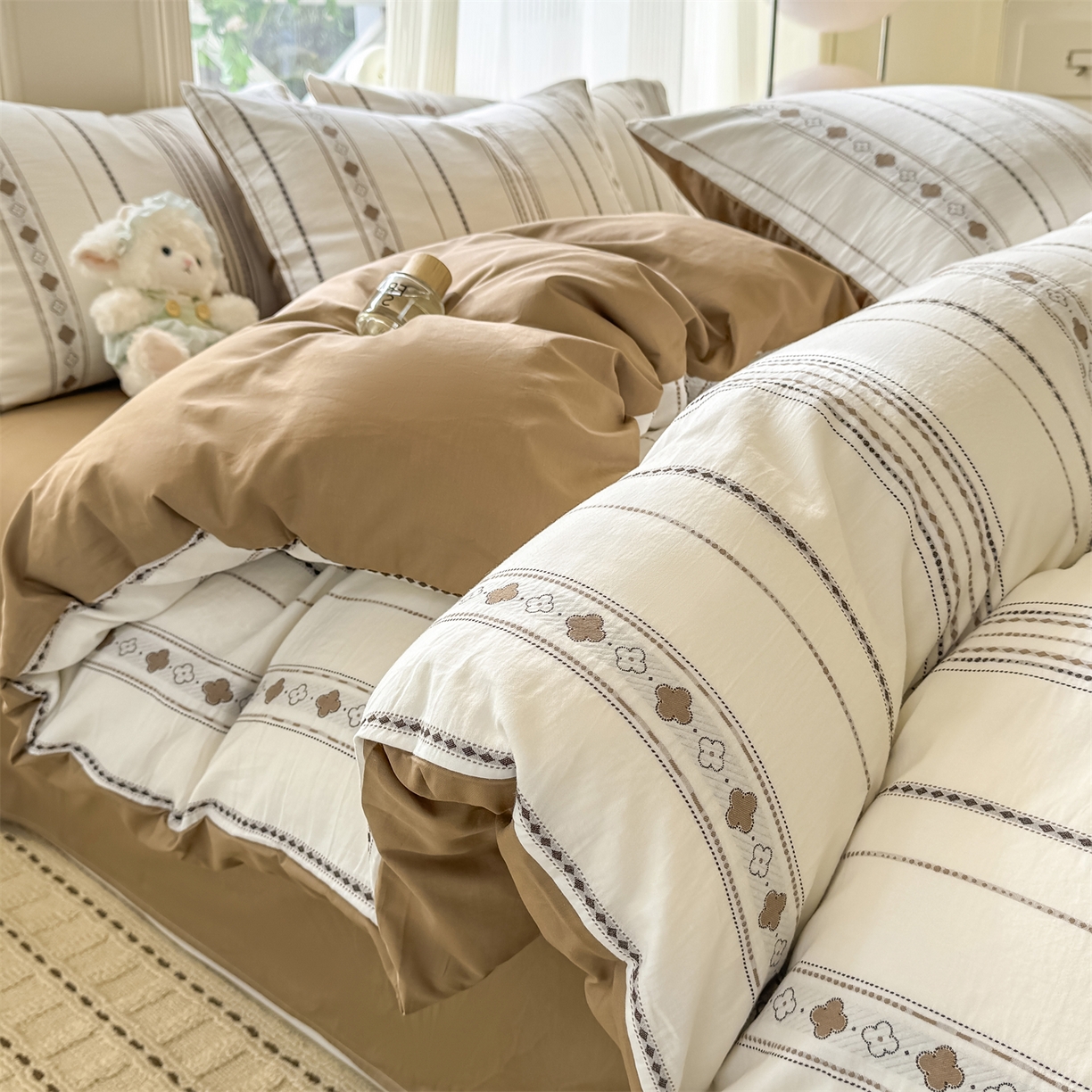 91家纺网 家纺一手货源 找家纺 灰鲸 2026新款A类全棉纯棉色织提花四件套 四叶星语-咖