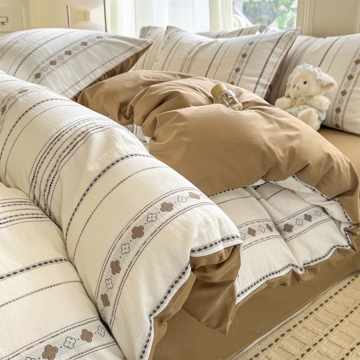 91家纺网 家纺一手货源 找家纺 灰鲸 2026新款A类全棉纯棉色织提花四件套 四叶星语-咖