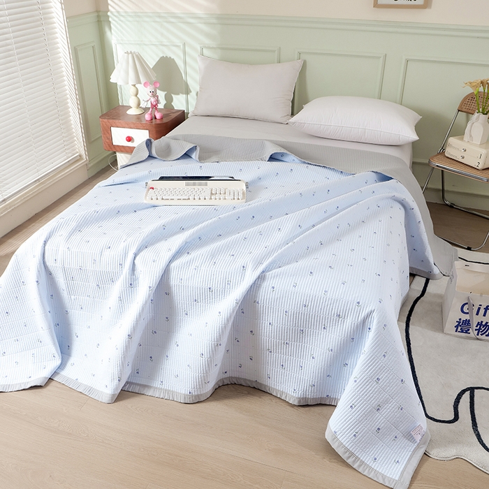 91家纺网 家纺一手货源 找家纺 诗雅 2026新款简约夹棉床盖 蓝野