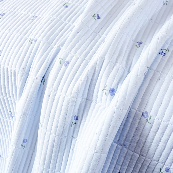 91家纺网 家纺一手货源 找家纺 诗雅 2026新款简约夹棉床盖 蓝野