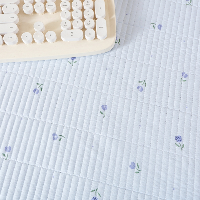 91家纺网 家纺一手货源 找家纺 诗雅 2026新款简约夹棉床盖 蓝野