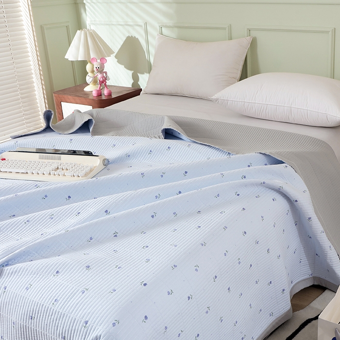 91家纺网 家纺一手货源 找家纺 诗雅 2026新款简约夹棉床盖 蓝野