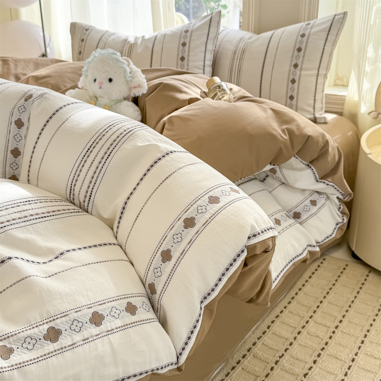 91家纺网 家纺一手货源 找家纺 灰鲸 2026新款A类全棉纯棉色织提花四件套 四叶星语-咖