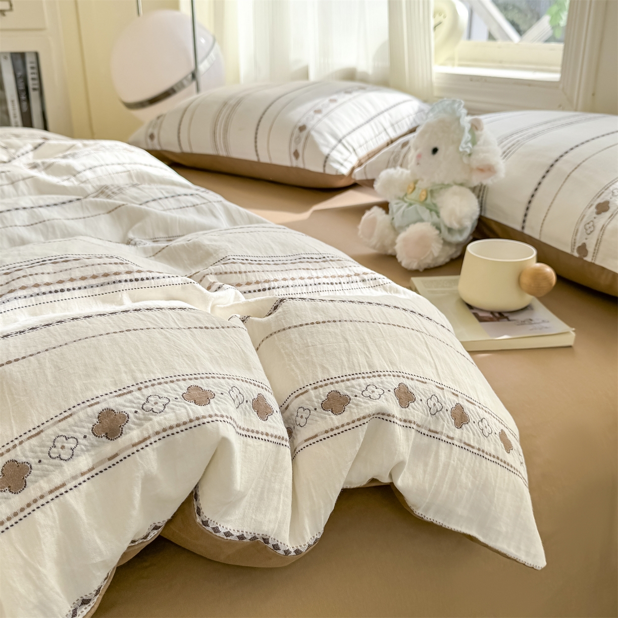 91家纺网 家纺一手货源 找家纺 灰鲸 2026新款A类全棉纯棉色织提花四件套 四叶星语-咖