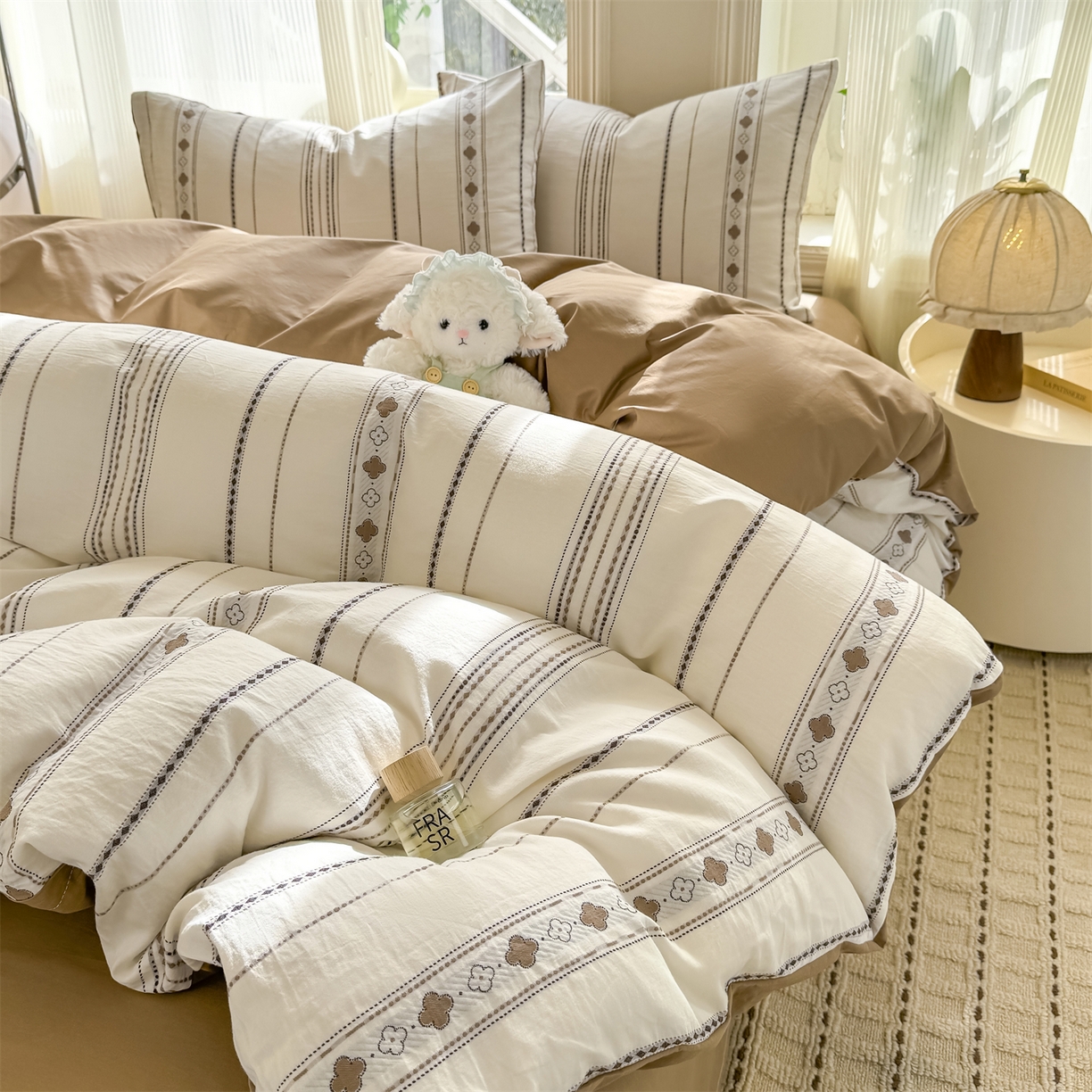 91家纺网 家纺一手货源 找家纺 灰鲸 2026新款A类全棉纯棉色织提花四件套 四叶星语-咖