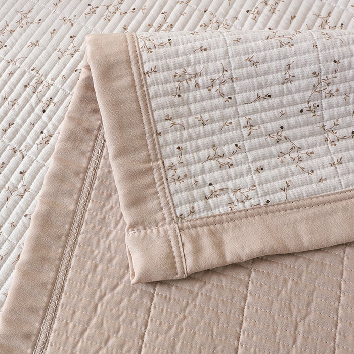 91家纺网 家纺一手货源 找家纺 诗雅 2026新款简约夹棉床盖 枝蔓