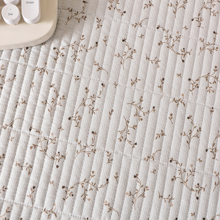 91家纺网 家纺一手货源 找家纺 诗雅 2026新款简约夹棉床盖 枝蔓