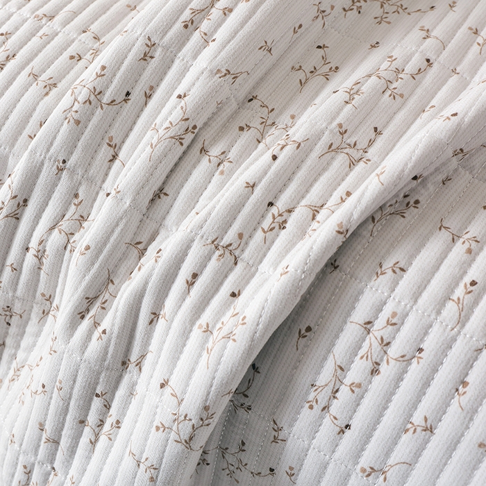 91家纺网 家纺一手货源 找家纺 诗雅 2026新款简约夹棉床盖 枝蔓