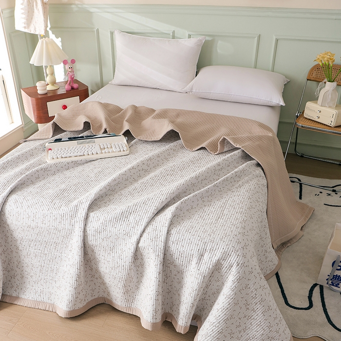 91家纺网 家纺一手货源 找家纺 诗雅 2026新款简约夹棉床盖 枝蔓