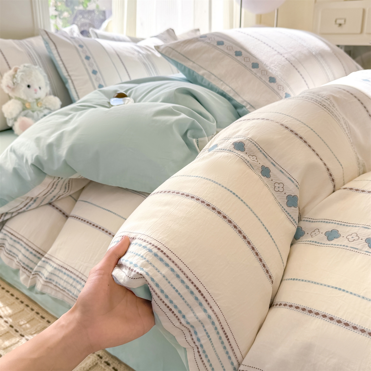 91家纺网 家纺一手货源 找家纺 灰鲸 2026新款A类全棉纯棉色织提花四件套 四叶星语-蓝