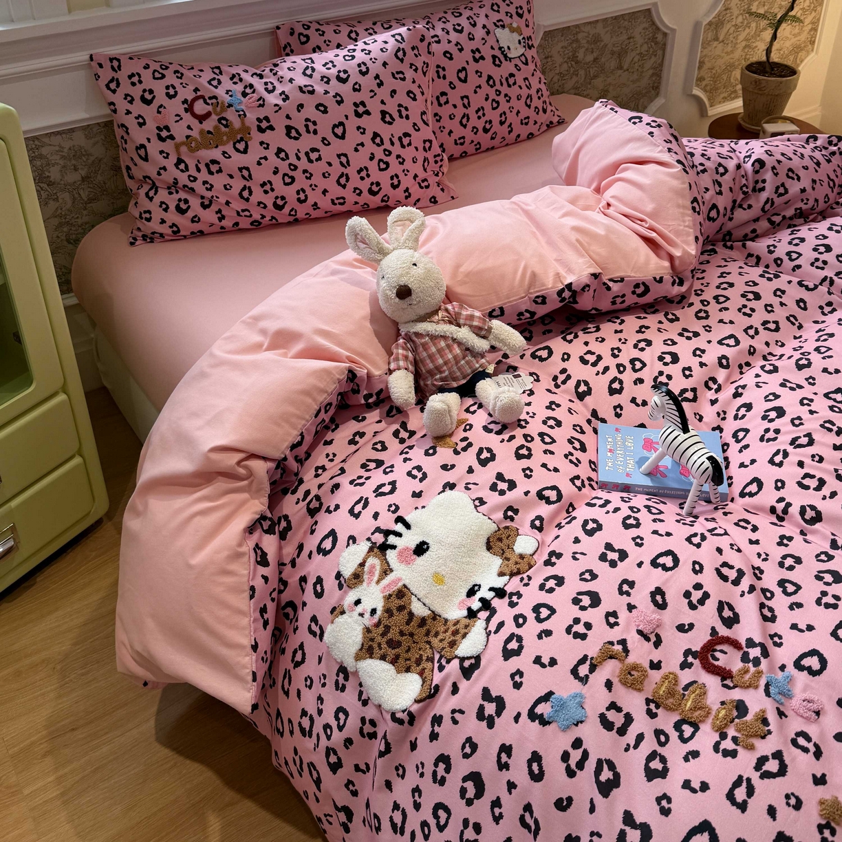 91家纺网 家纺一手货源 找家纺 珺柔家纺 2026新款全棉纯棉四件套 豹纹猫咪（粉）