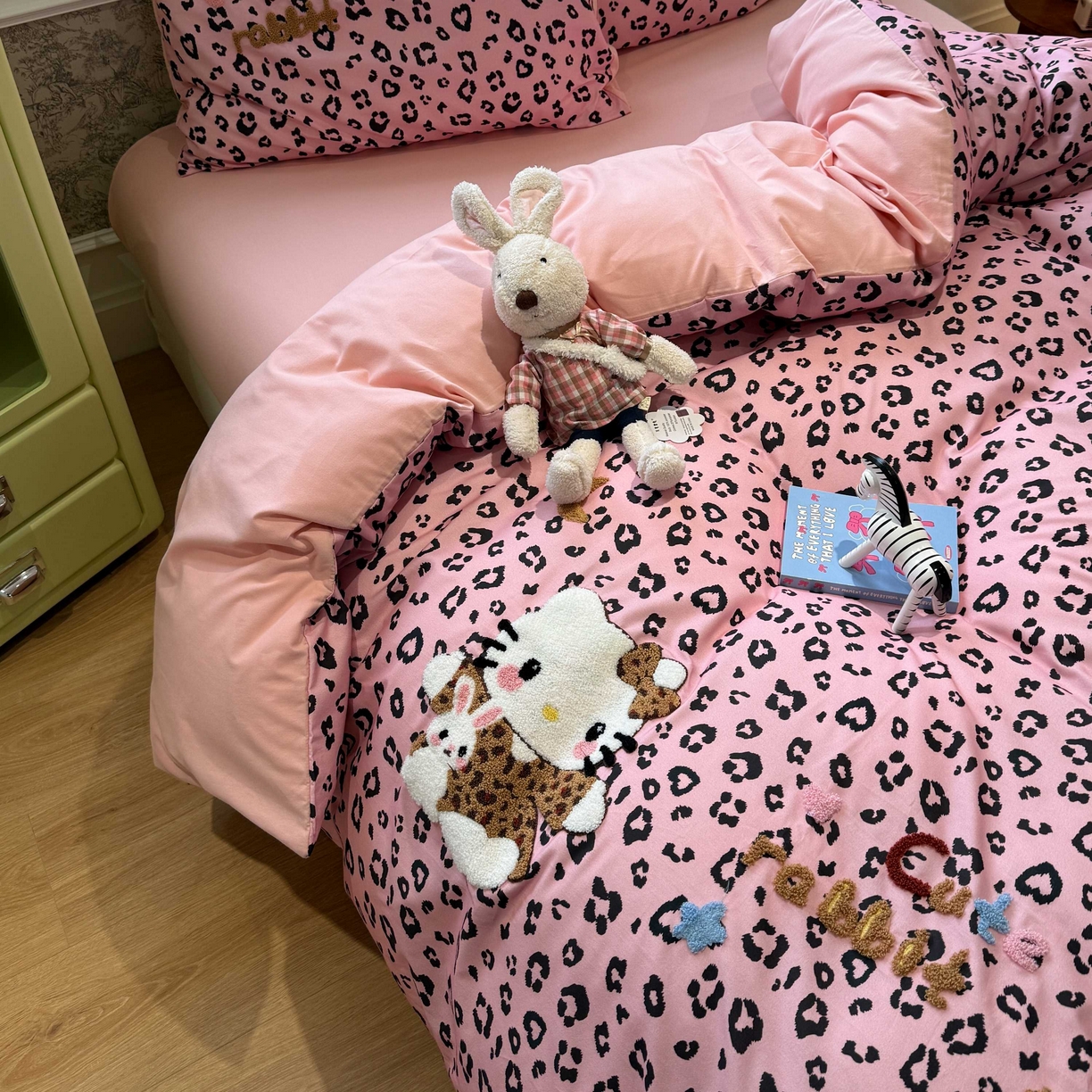 91家纺网 家纺一手货源 找家纺 珺柔家纺 2026新款全棉纯棉四件套 豹纹猫咪（粉）