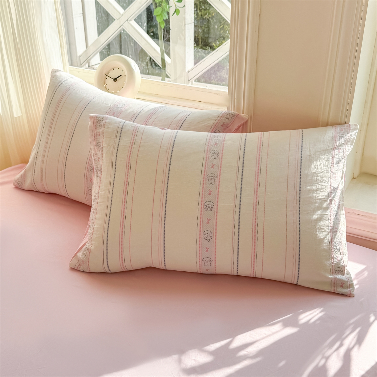 91家纺网 家纺一手货源 找家纺 灰鲸 2026新款A类全棉纯棉色织提花四件套 线条小狗-粉