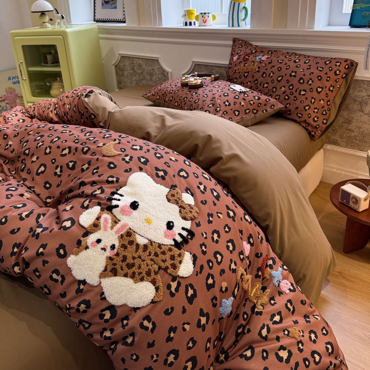 91家纺网 家纺一手货源 找家纺 珺柔家纺 2026新款全棉纯棉四件套 豹纹猫咪（咖）