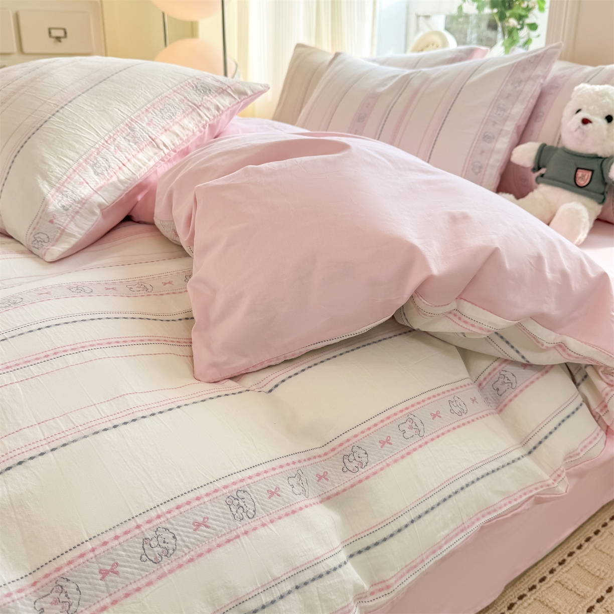 91家纺网 家纺一手货源 找家纺 灰鲸 2026新款A类全棉纯棉色织提花四件套 线条小狗-粉