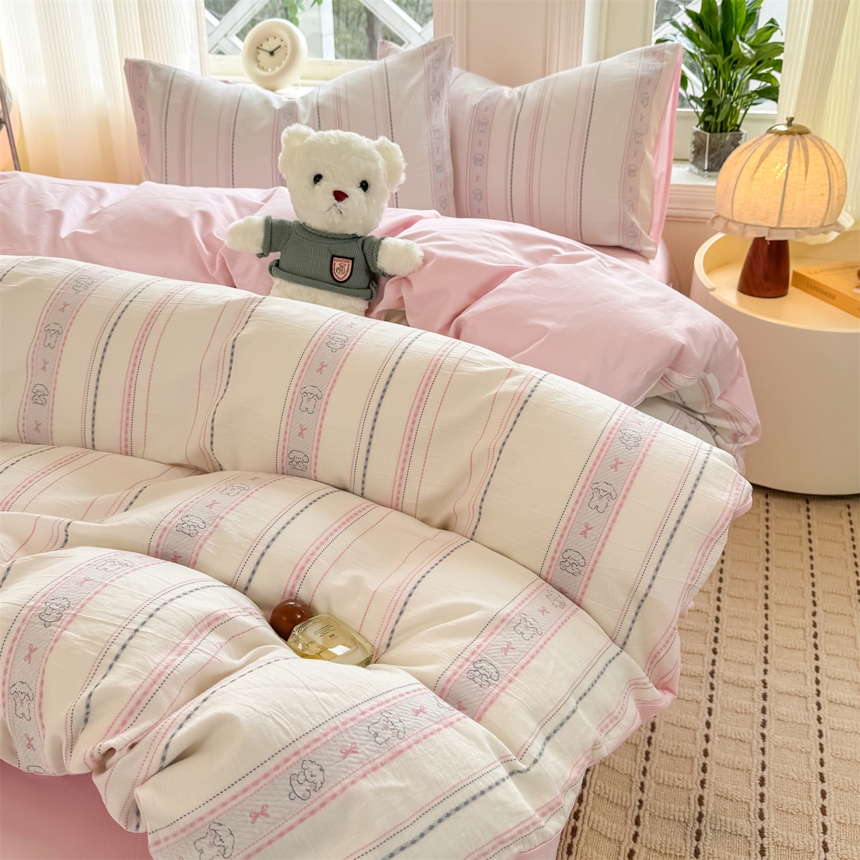 91家纺网 家纺一手货源 找家纺 灰鲸 2026新款A类全棉纯棉色织提花四件套 线条小狗-粉