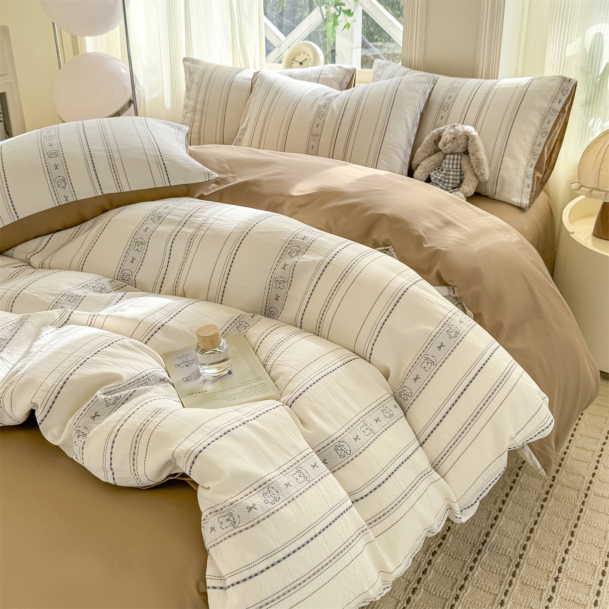 91家纺网 家纺一手货源 找家纺 灰鲸 2026新款A类全棉纯棉色织提花四件套 线条小狗-咖