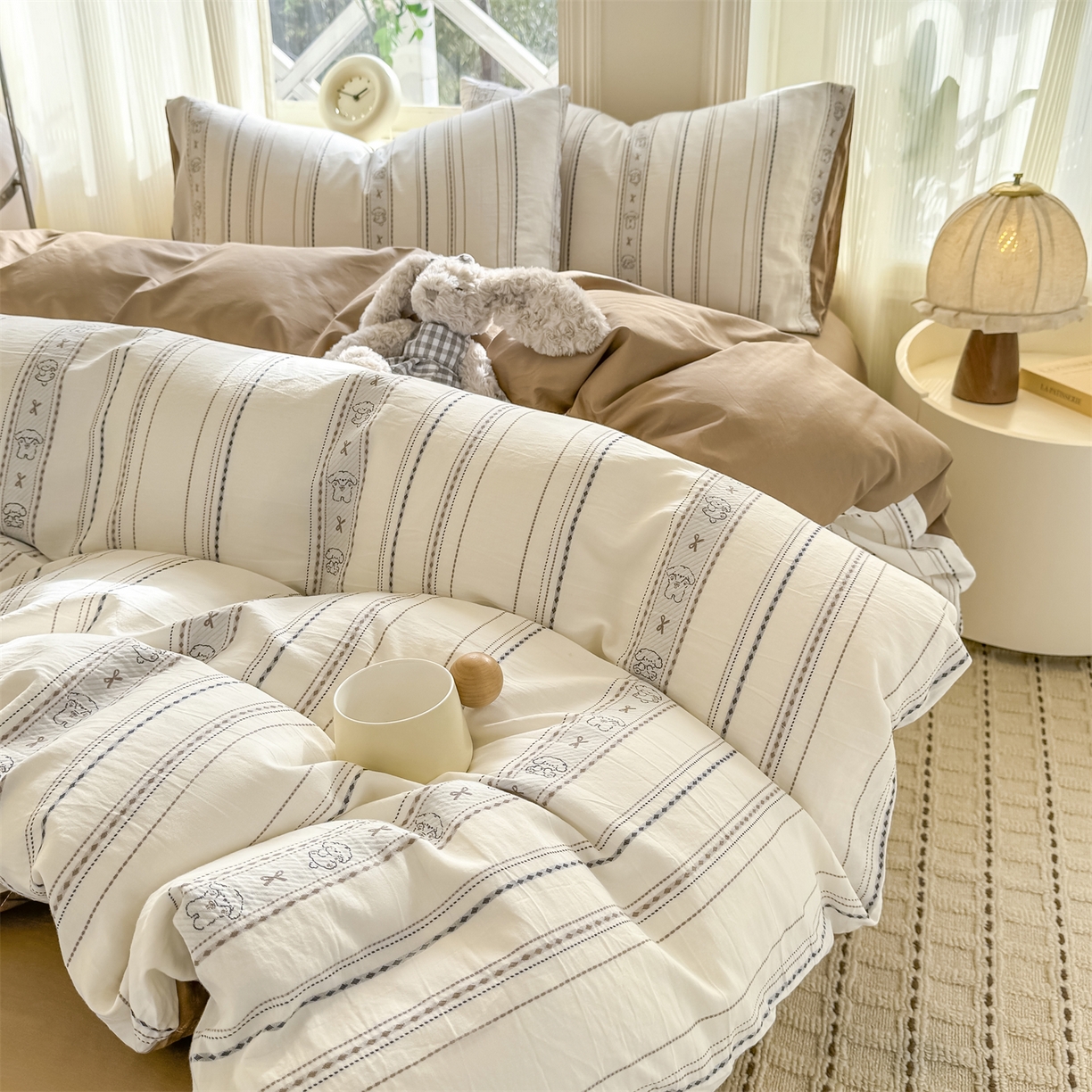 91家纺网 家纺一手货源 找家纺 灰鲸 2026新款A类全棉纯棉色织提花四件套 线条小狗-咖