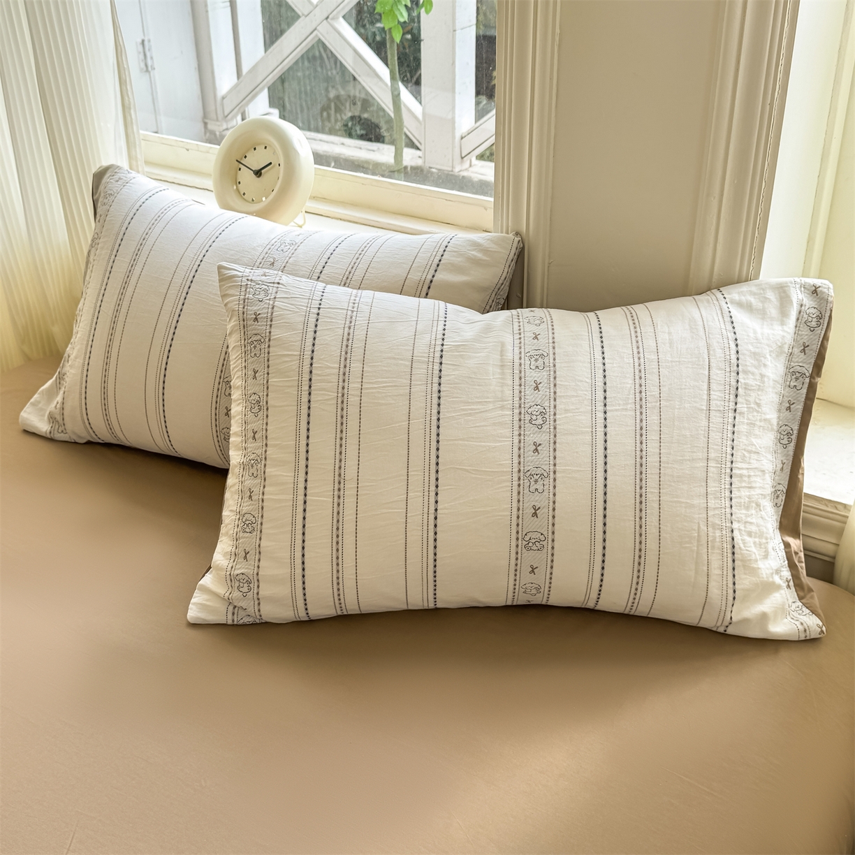 91家纺网 家纺一手货源 找家纺 灰鲸 2026新款A类全棉纯棉色织提花四件套 线条小狗-咖