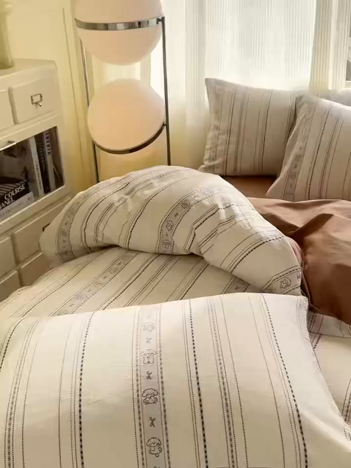 91家纺网 家纺一手货源 找家纺 灰鲸 2026新款A类全棉纯棉色织提花四件套 线条小狗-咖