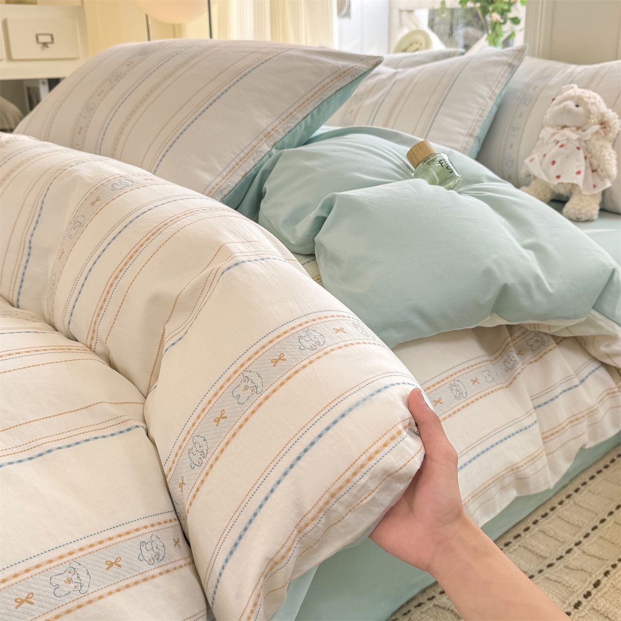 91家纺网 家纺一手货源 找家纺 灰鲸 2026新款A类全棉纯棉色织提花四件套 线条小狗-蓝