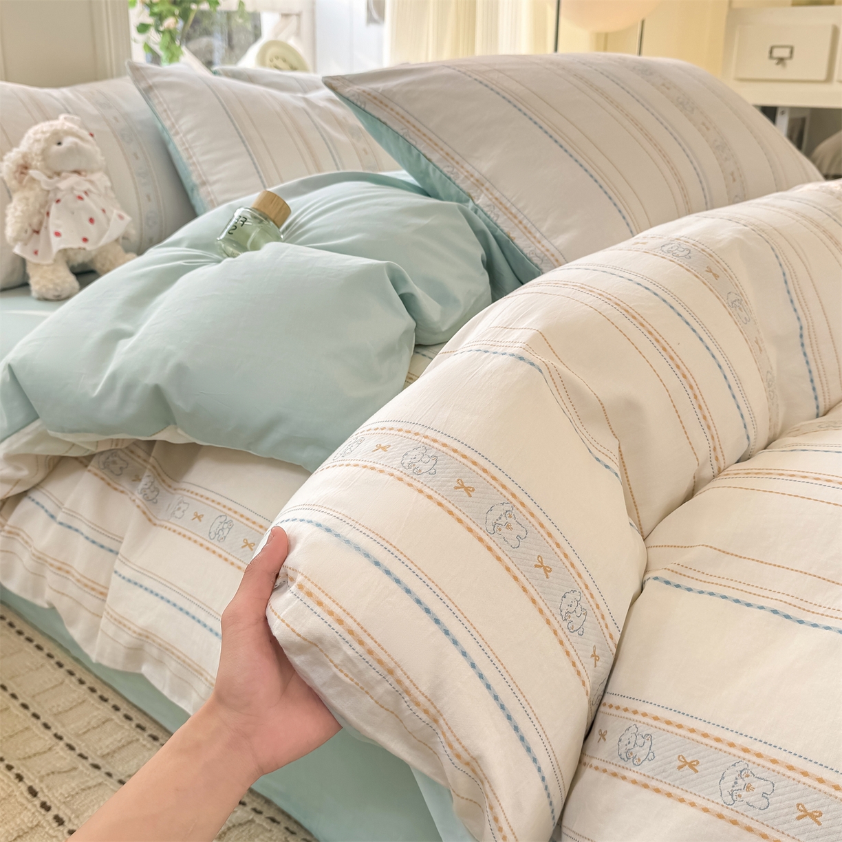 91家纺网 家纺一手货源 找家纺 灰鲸 2026新款A类全棉纯棉色织提花四件套 线条小狗-蓝