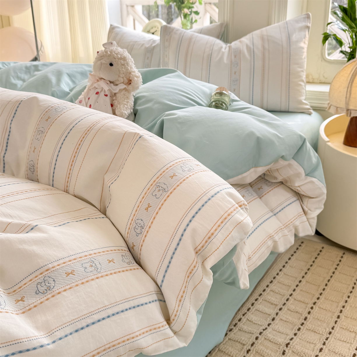 91家纺网 家纺一手货源 找家纺 灰鲸 2026新款A类全棉纯棉色织提花四件套 线条小狗-蓝